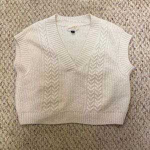 Universal thread cropped sweater vest